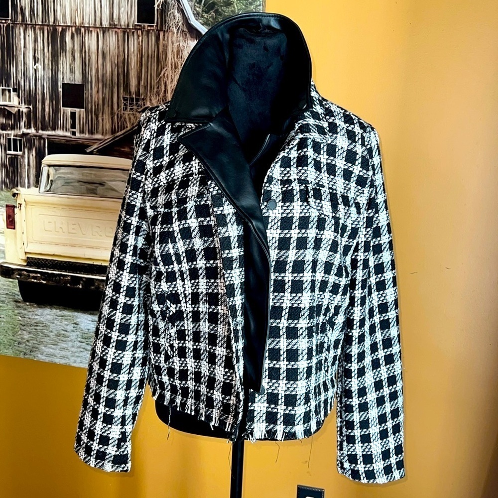 NWOT Karl lagerfeld black and white plaid tweed blazer with faux leather collar